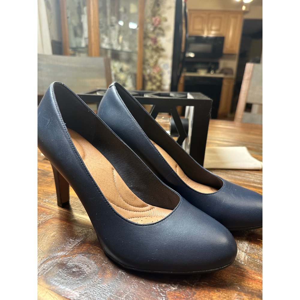 Clarks Artisan Navy Blue Leather Round Toe Pumps Stiletto Heels Womens Size 9